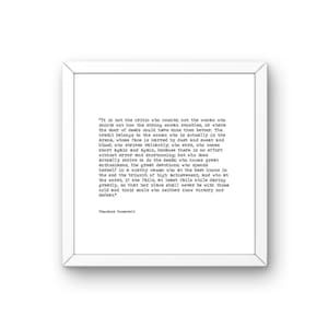 Roosevelt Man (oder Frau!) in der Arena, Typewriter Style Zitat Print