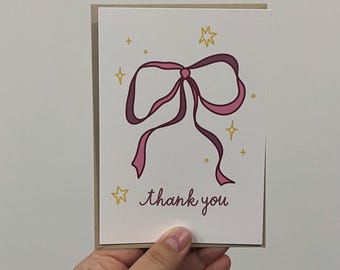 Linda tarjeta de agradecimiento con lazo