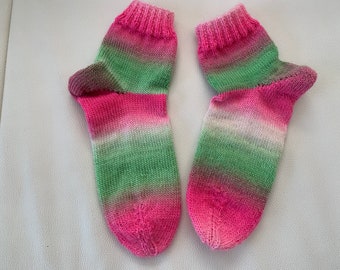 Gestrickte Socken für Frauen/Mädchen Größe 38 in weiß/rosa/grün Socken gestrickt Hygge Handgemachte Geschenkidee für Frauen/Mädchen