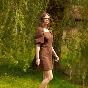 Elegante vestido de lino con mangas abullonadas, vestido corto de verano de lino, armario cápsula de lino, vestido de invitada de boda, ropa de lino para mujer