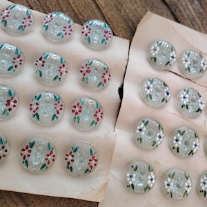Boutons en verre vintage, verre transparent, fleurs, peints à la main, 2 cm. Boutons en verre anciens peints à la main sur carte.