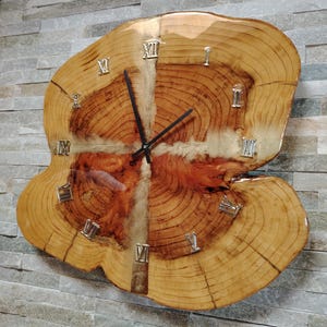 Baumscheibe Holzuhr - Wanduhr mit lautlosem Uhrwerk, handgefertigte Baumscheiben Deko, Wanddeko Holz, ideales Geschenk
