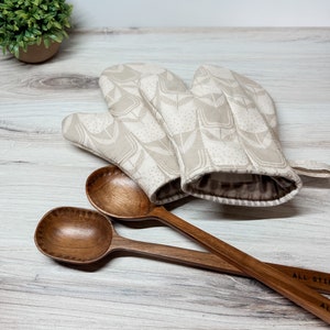 Floral Oven Mitts: Handmade Kitchen Gift for Cook