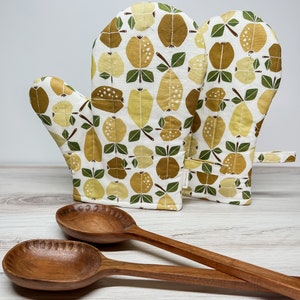 Handmade Oven Mitts: Apple Print, Kitchen Decor, Gift for Cook