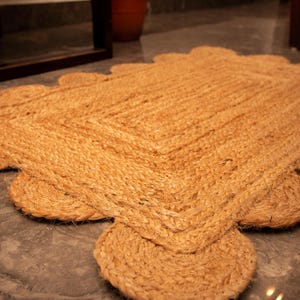 Natural Jute Rug- Scalloped Jute Rug Vintage Area Rug Hallway Large Rug Handmade Braided Jute Rug Indian Jute Rug Custom Size Rug 5x7 5x8