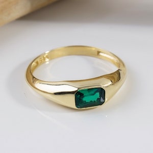 Anillo baguette esmeralda de oro macizo de 14K, anillo de oro, anillo grueso, anillo de declaración, anillo de sello, anillo delicado, minimalista, regalo para mamá, regalo de Navidad