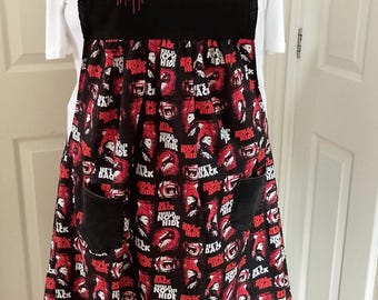 Upcycled Freitag der 13th Kleid, Jason Maske Stickerei, Halloween Outfit