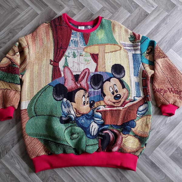 Manta de tapiz reelaborada, suéter de cuello redondo reelaborado de Mickey y sus amigos, ropa reciclada, moda sostenible, moda lenta
