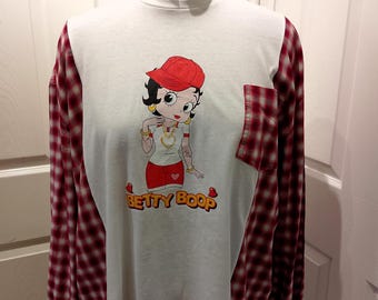 Camisa de franela reciclada Betty, cuadros rojos, top rediseñado
