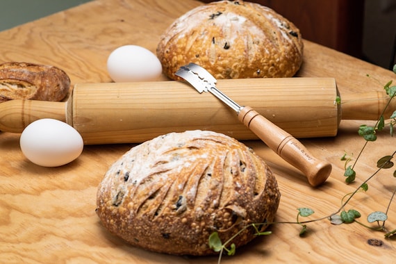 Plain & Easy Bread Lame: Scoring Knife With 7 Stainless Steel Razors  Leather Cover Bakers Tool, Dough Slashing Cutter Sourdough Scorer -   Finland