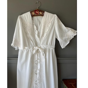 Vintage White Polyester Nightgown and Robe Set 2000s Bridal Lingerie Small Size Elegant Sleepwear for Bridesmaids or Retro Lovers
