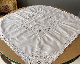 ヴィンテージのハンドメイド刺繍テーブルリネンテーブルクロス（白
