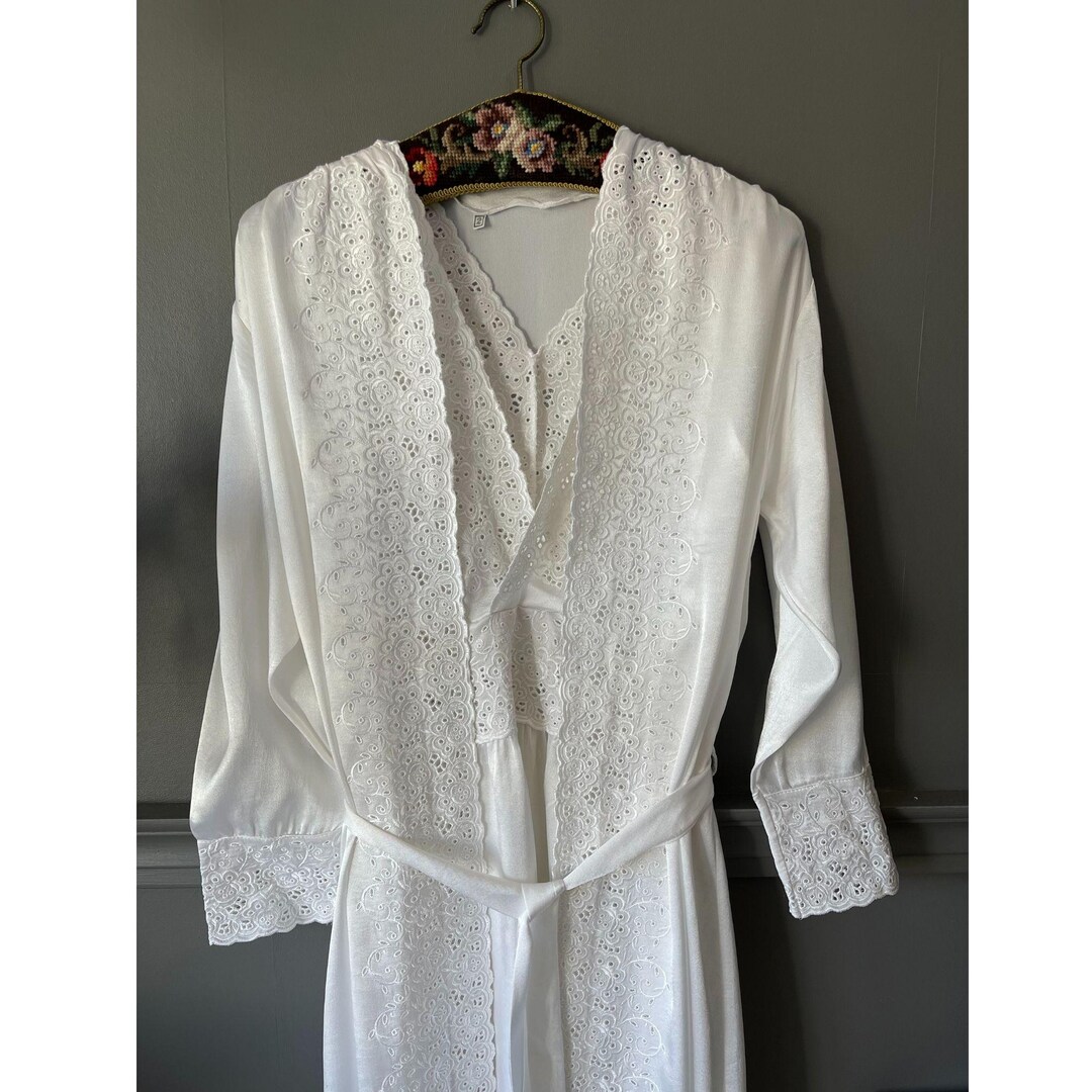 Vintage 1980s White Silk Nightgown and Robe Set – Embroidered Trim ...