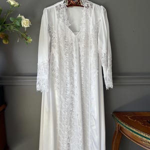 Vintage White Satin Nightgown and Robe Set 2000s Bridal Lingerie Medium Large Size Elegant Sleepwear for Bridesmaids or Vintage Lovers