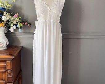 Vintage 80s White Taffeta Nightgown – Embroidered Button Front Nightdress – Medium – Lace Up Detail