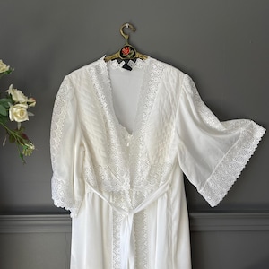 Vintage White Silk Nightgown and Robe Set with Guipure Lace 2000s Bridal Lingerie Medium Size Elegant Sleepwear for Brides or Collectors