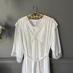 1980s Vintage White Silk Nightgown and Robe Set with Delicate Lace | Medium Bridal Lingerie | Elegant Gift for Bridesmaids & Collectors