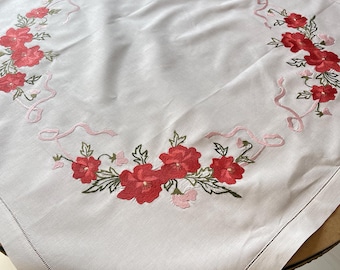 花柄手刺繍大型テーブルクロス 花柄手刺繍大型テーブルクロス インテリア・生活道具