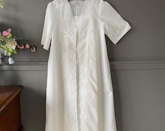 Vintage 1970s White Poplin Nightgown & Robe Set – Embroidered Detail – XS – Cotton Blend Sleepwear