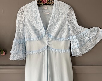 Vintage Blue Poplin Nightgown & Robe Set – 1970s Ruffled Sleepwear, XS Feminine Loungewear