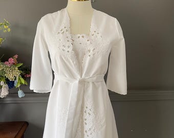 Vintage 1970s White Nightwear Set – Embroidered Robe & Nightgown – Cotton Blend – Small