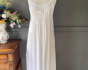 Vintage 1980s White Silk Nightgown – Lace Trim Embroidered Slip Dress, Romantic Vintage Lingerie, Large Size