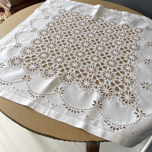 Vintage White Cotton Tablecloth with Crocheted Center and Eyelet Edge Motifs, 78x78 cm (30.7x30.7 inches), Unique Collectible