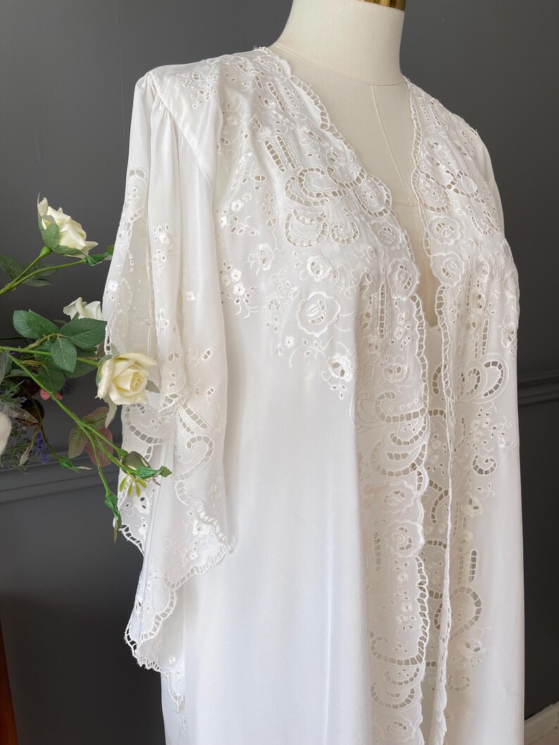 Old Style Robe White Silk Vintage Nightgown & Robe Set, 1970s Hand Embroidered ...