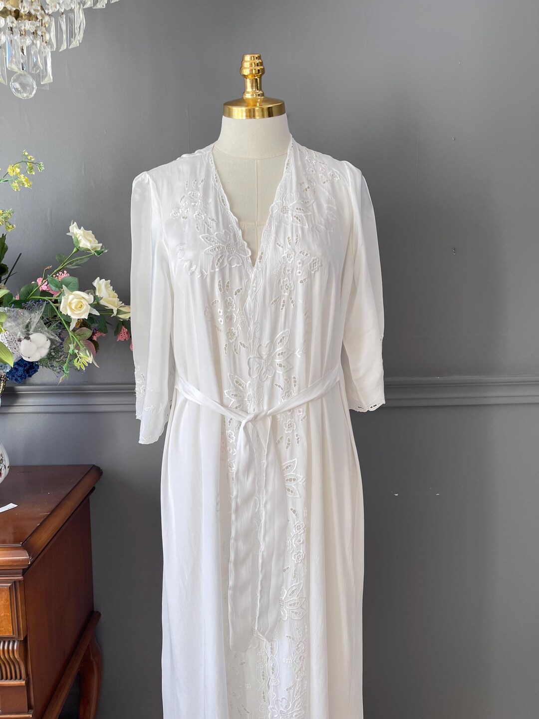 Retro White Robe White Silk Vintage Nightgown & Robe Set, 1980s Embroidered Lingerie ...
