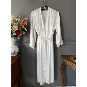 Vintage White Satin Nightgown and Robe Set with Elegant Details 2000s Bridal Lingerie Medium Large Size Romantic Sleepwear for Brides