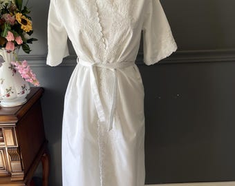 Embroidered Nightgown and Robe Set, Romantic Vintage Peignoir, White Poplin Sleepwear, Bridal Lingerie, Small