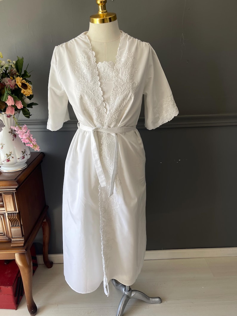 Embroidered White Robe Embroidered Nightgown and Robe Set, Romantic Vintage Peignoir, White ...