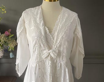 Vintage White Silk Nightgown & Robe Set – 3 Piece 1970s Embroidered Sleepwear, Romantic Feminine Loungewear - Medium