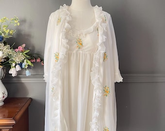 Vintage 70s White Nightgown with Blue Embroidery – Cotton Blend Nightdress – Romantic Sleepwear