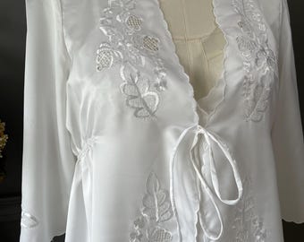 Vintage 1970s Satin Nightgown and Robe Set, Embroidered Peignoir Set, White Bridal Lingerie, Romantic Vintage Sleepwear, Medium Size
