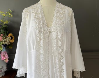 Vintage 1970s White Taffeta Nightgown and Robe Set, Batwing Sleeve Peignoir, Lace Trim Lingerie, Bow Detail Sleepwear, Small Size