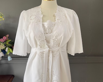 Vintage 1970s White Poplin Nightgown and Robe Set – Embroidered Romantic Lingerie, Small Size