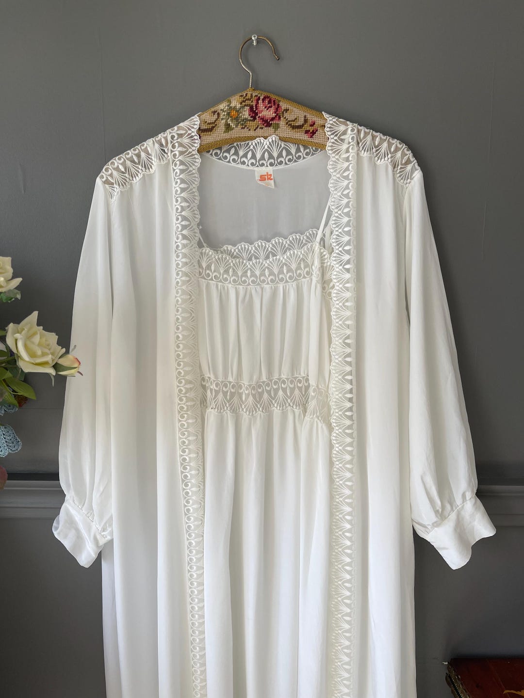 Retro White Robe Vintage White Silk Nightgown and Robe Set – 1980s Lace Tulle Sleepwear ...