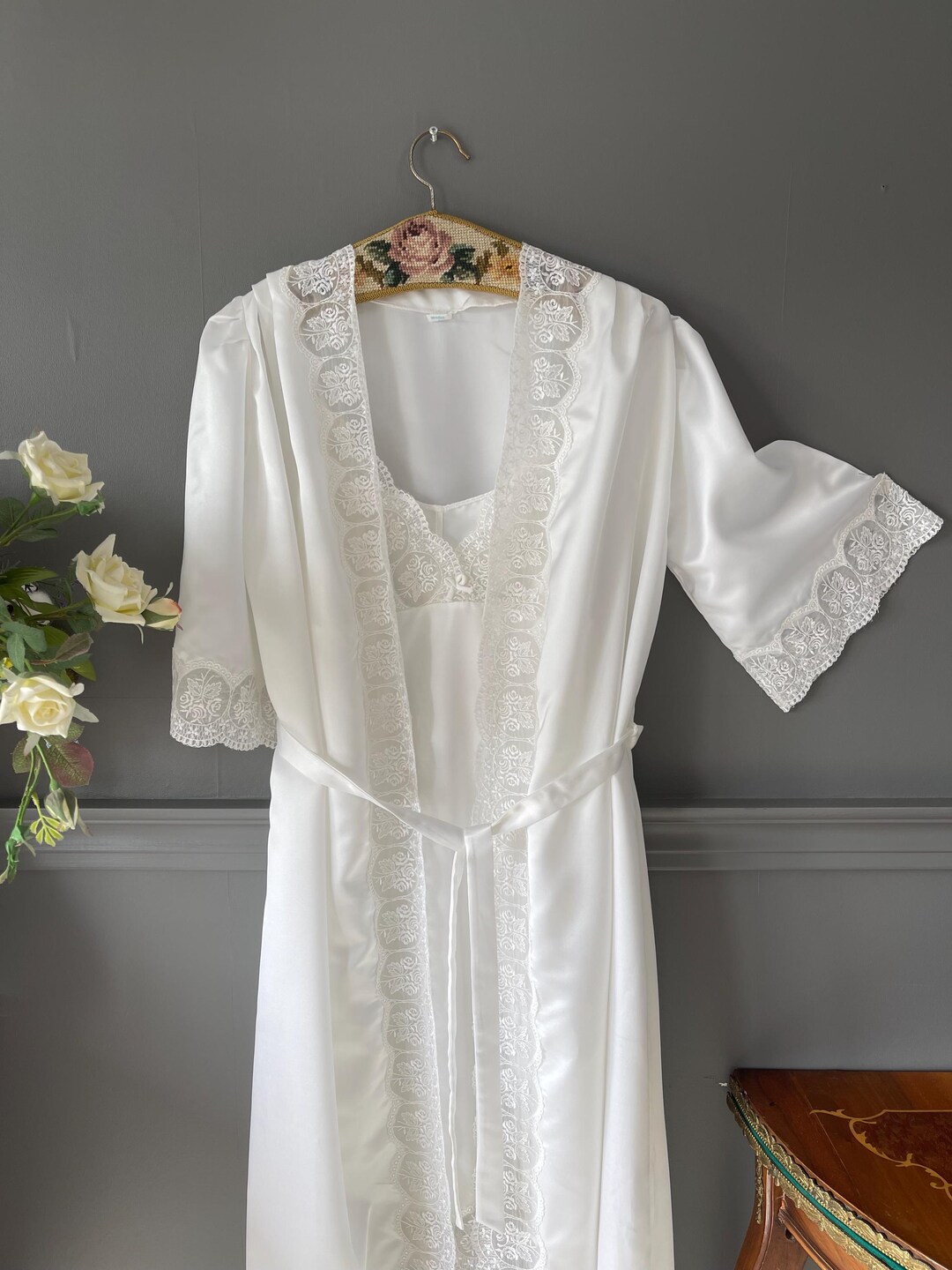 Retro White Robe Vintage White Satin Nightgown Robe Set: 1980s Lace Tulle Sleepwear ...