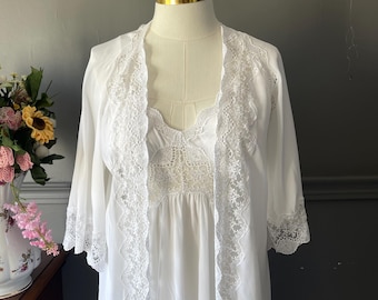 Lace Nightgown and Robe Set, Romantic Vintage Peignoir, Bridal Lingerie, White Taffeta, 1980s, Medium