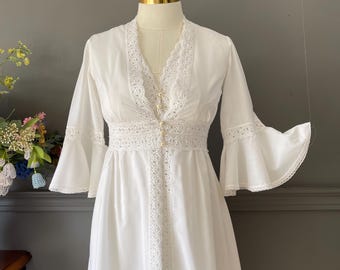 Vintage 70s White Bridal Nightgown Robe Set Lace Cotton Lingerie Pearl Button Romantic Wedding Sleepwear Small