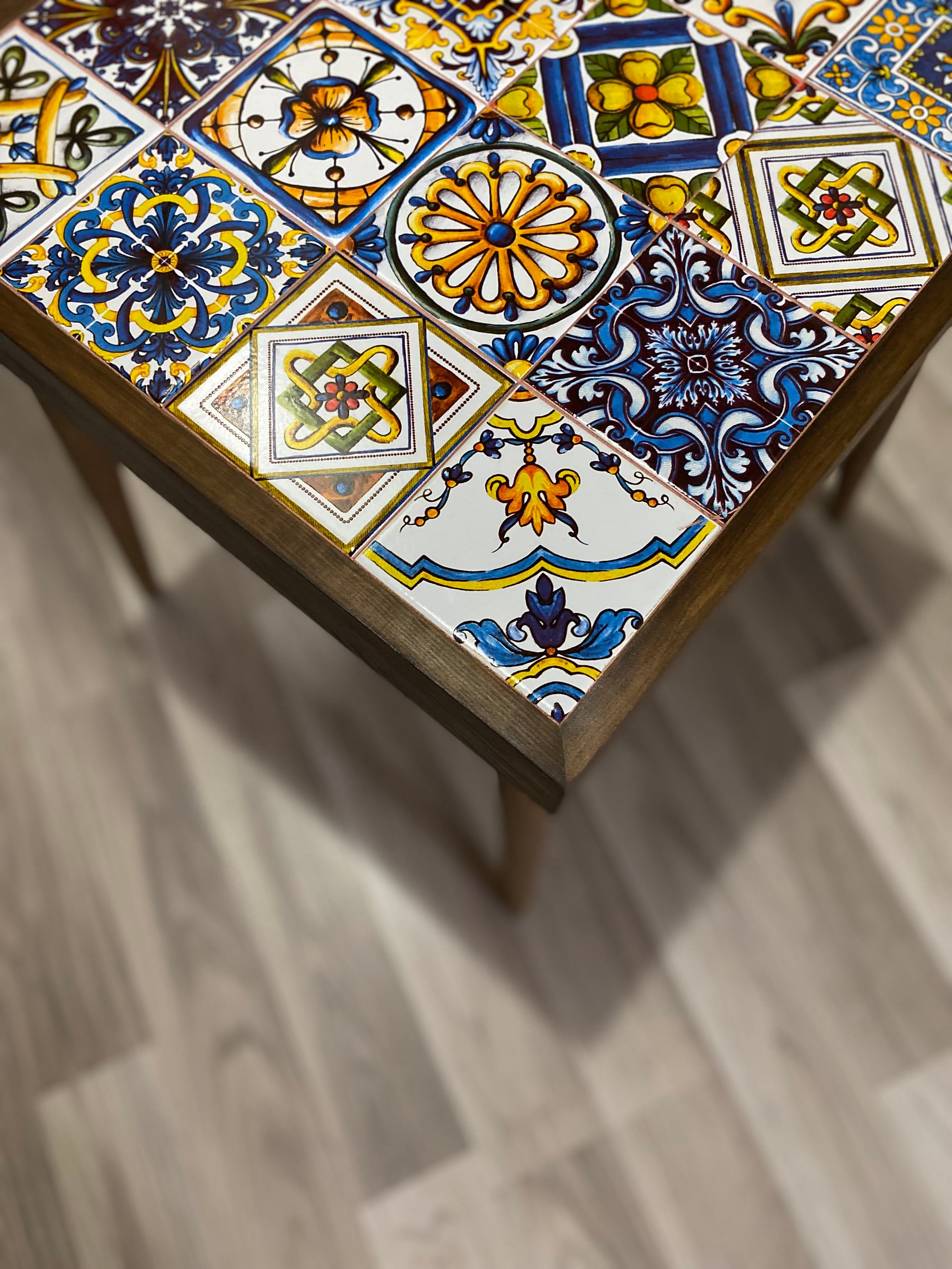 コーヒーテーブル、メキシカンタイル、木製コーヒーテーブル、ベッド