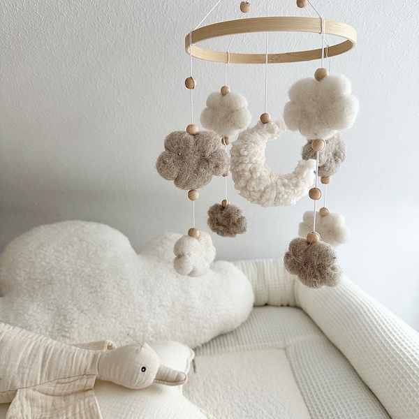 Mobile "Little Moonlight"| Wiegenmobile|Wolkenmobile| Babymobile| Filzmobile| Filzgirlande| taupe| Naturfarben