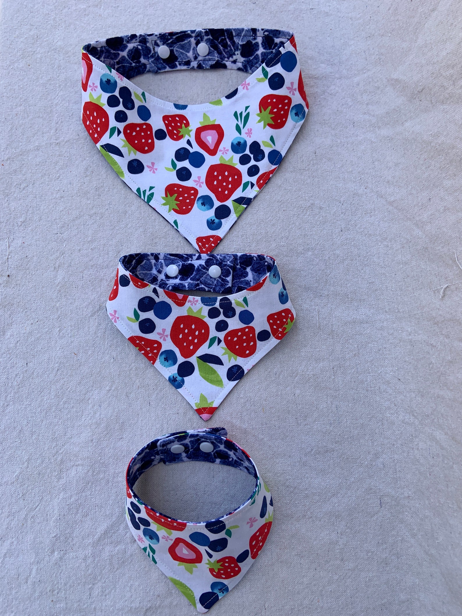 Hund Bandana Erdbeeren und Heidelbeeren reversible Hund Etsy