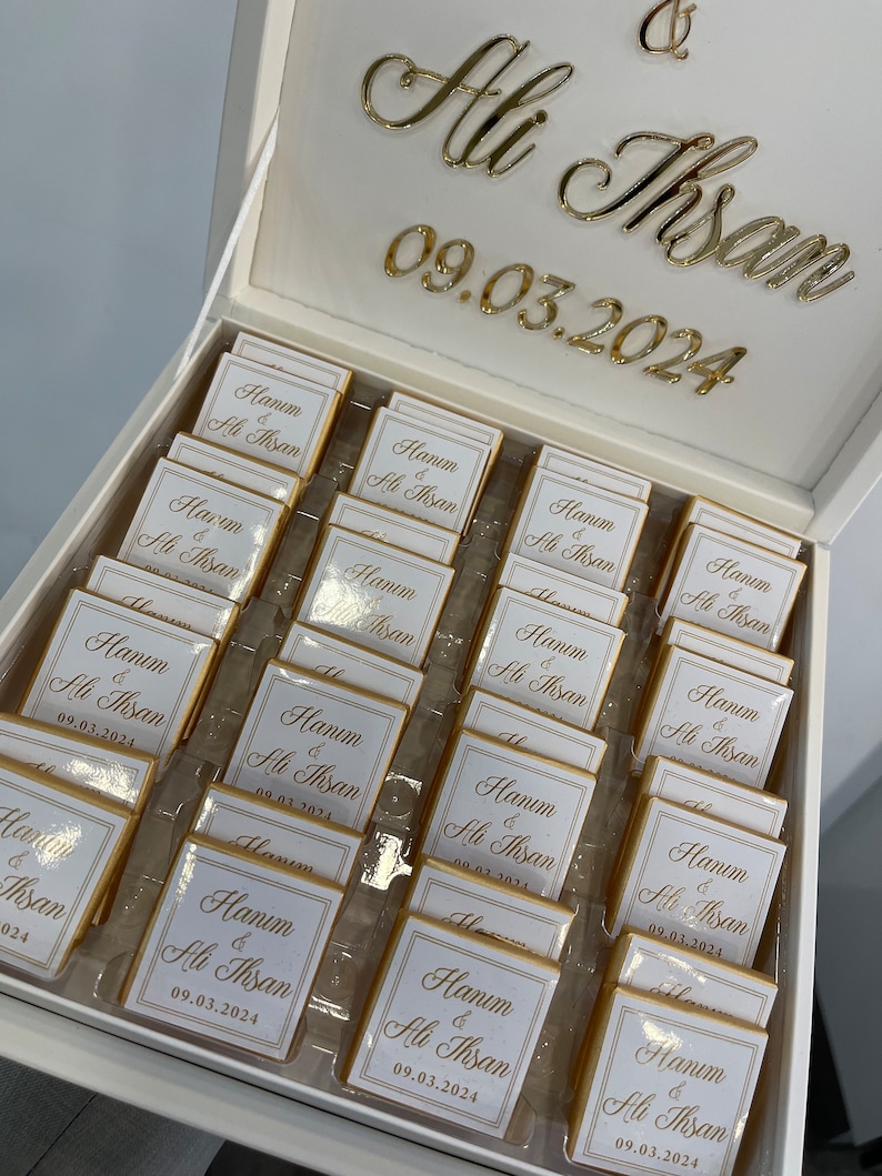 Personalisierte Schokobox Gold mit Name Verlobung Hochzeit Datum Taufe Acryl Plexi Madlen Kiz isteme cikolatasi Sözümüz Söz Nisan Hatirasi Bild 3
