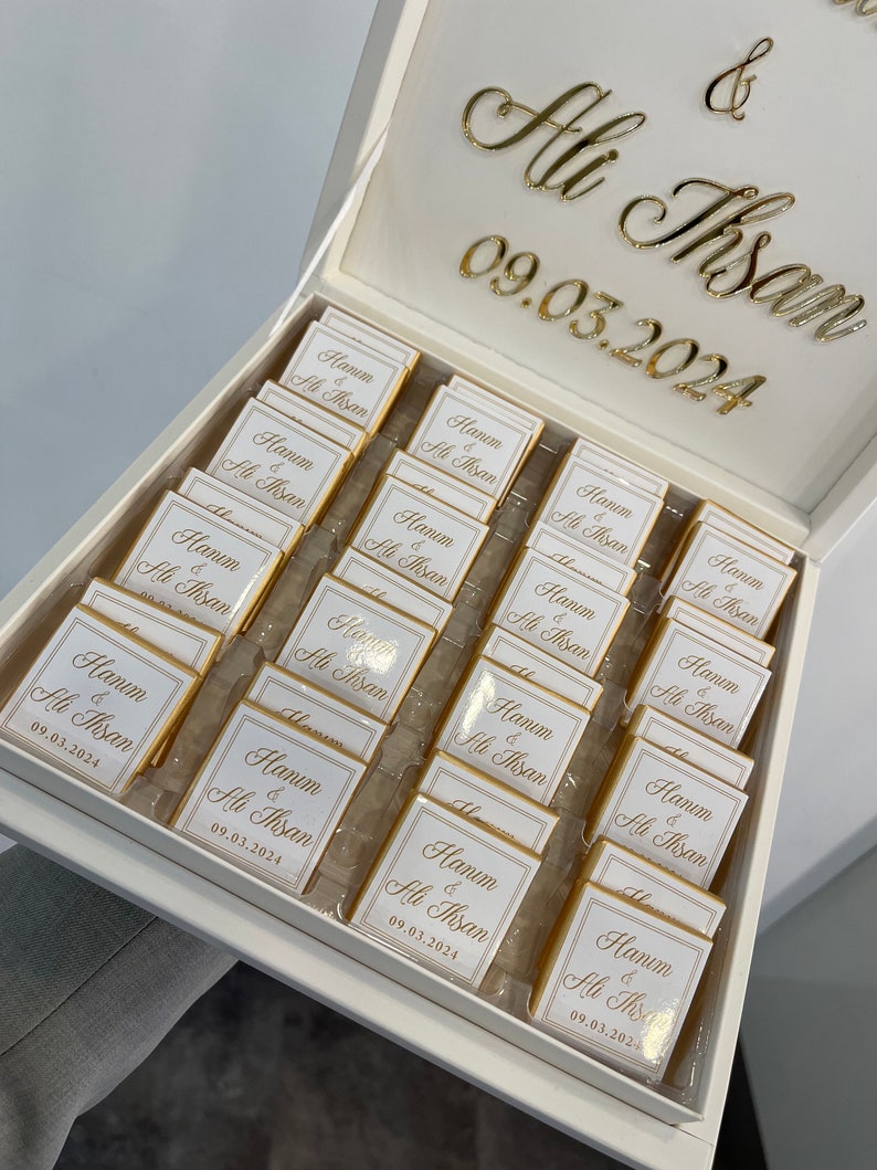 Personalisierte Schokobox Gold mit Name Verlobung Hochzeit Datum Taufe Acryl Plexi Madlen Kiz isteme cikolatasi Sözümüz Söz Nisan Hatirasi Bild 2