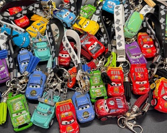 Llaveros personalizados de Mini Racers, clip para bolso de Cars de Disney Pixar, llavero, regalo para coleccionistas de Cars. DM para personajes no listados y disponibilidad.