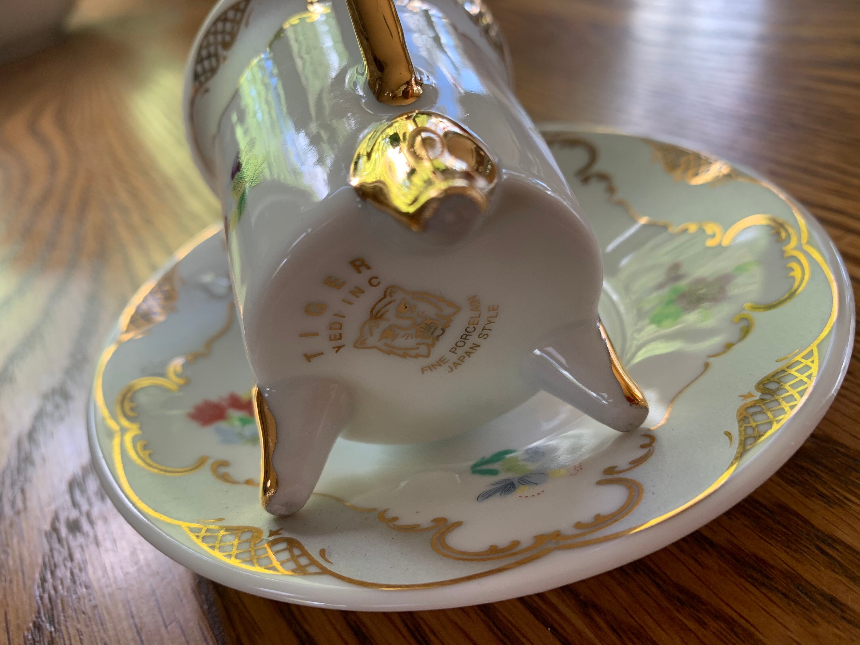 Tiger Yedi Inc Porcelain Japan Gold Leaf Teacup With Saucer