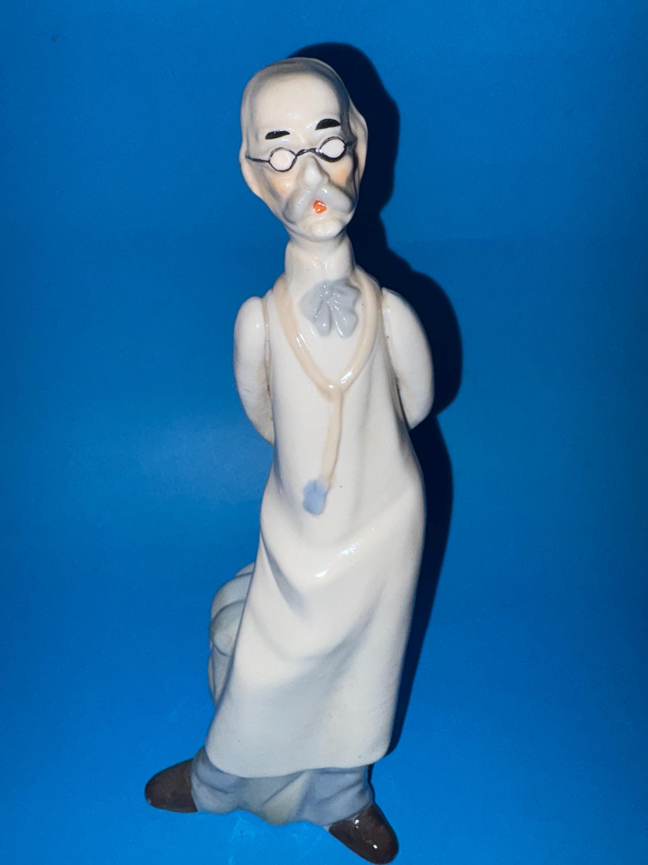 Doctor porcelain figurine - Etsy 日本