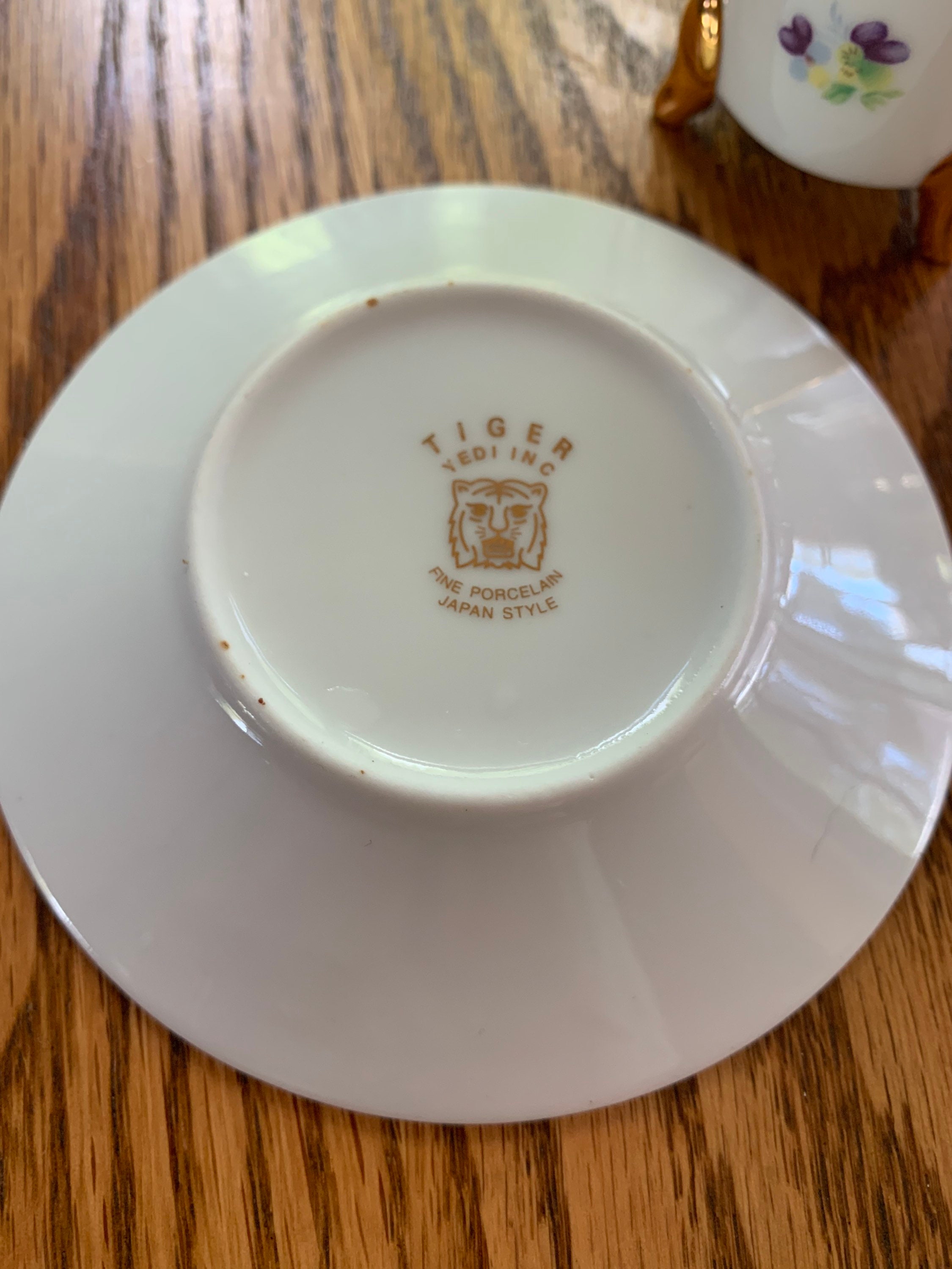 Tiger Yedi Inc Porcelain Japan Gold Leaf Teacup With Saucer